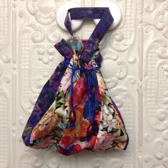 Beautiful flower print reversible bag with pocket - Picture 2 of 8