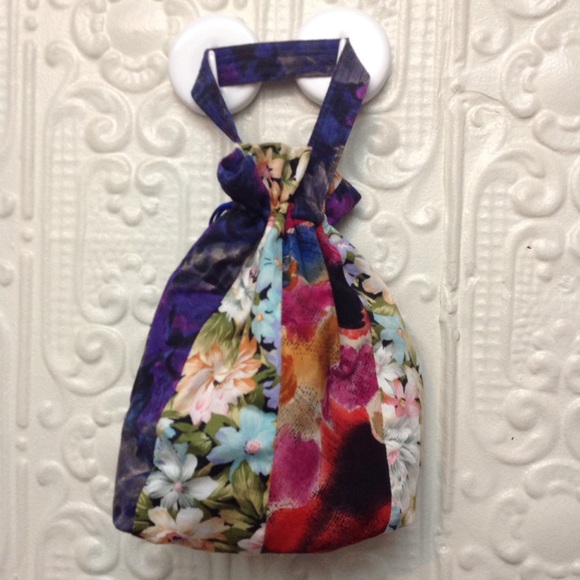 Beautiful flower print reversible bag with pocket - Picture 4 of 8