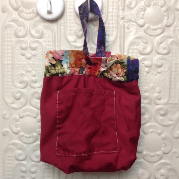 Beautiful flower print reversible bag with pocket - Picture 5 of 8
