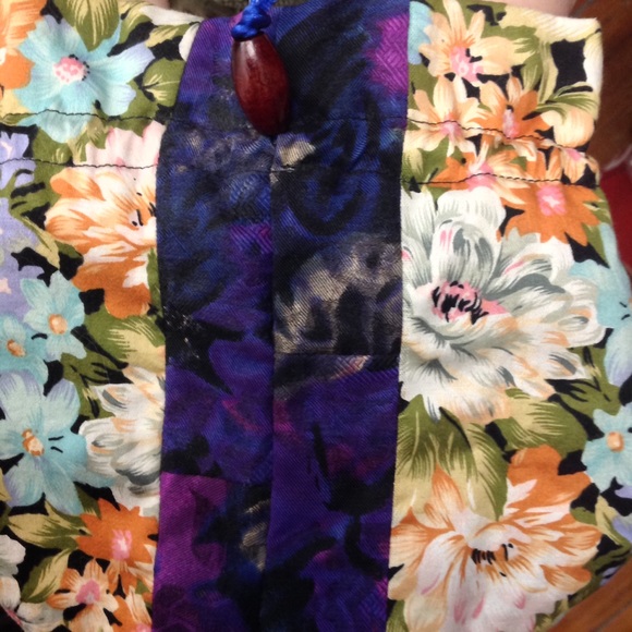 Beautiful flower print reversible bag with pocket - Picture 6 of 8