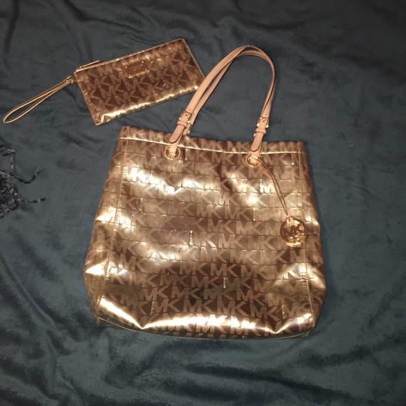 Michael Kors purse and matching wristlet - Picture 1 of 1
