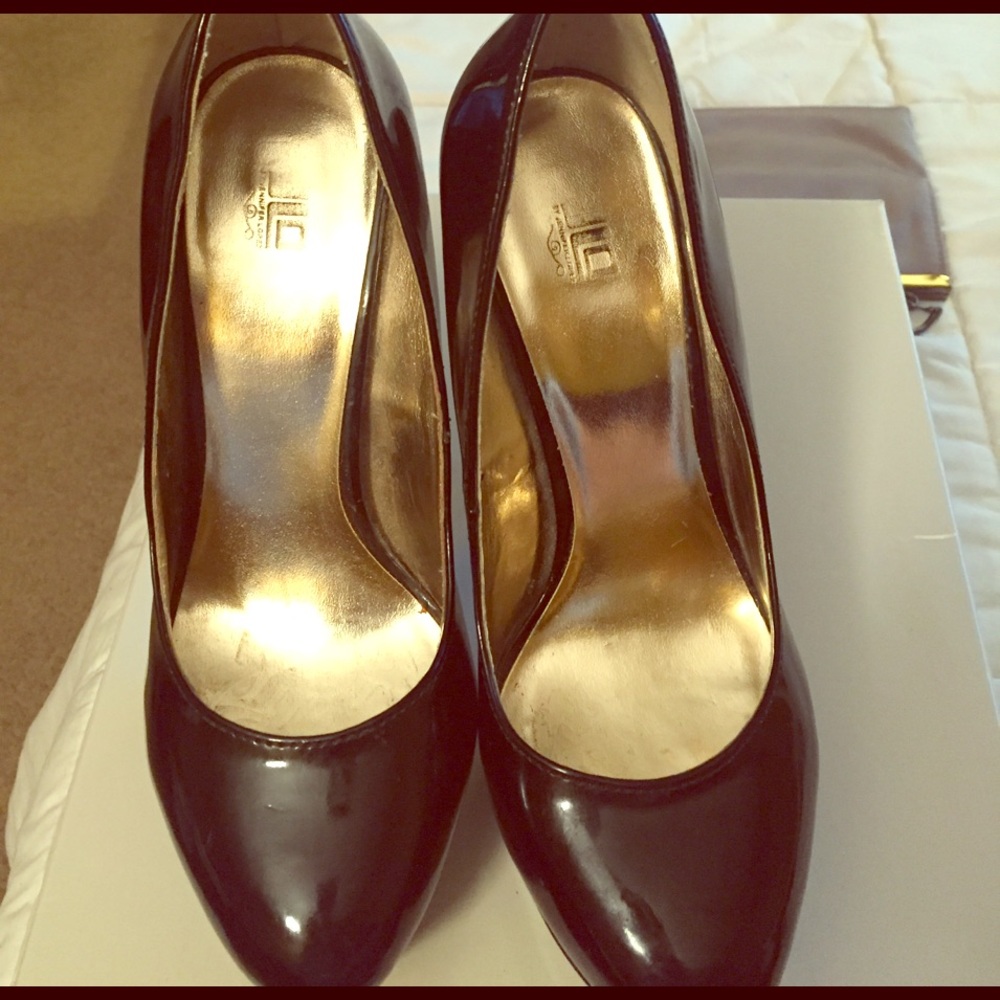 JLo black patent leather platform pumps size 7