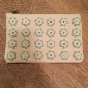 White and blue flowered clutch
