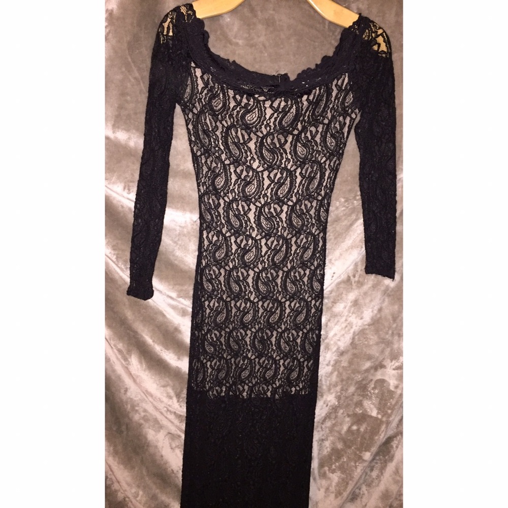 Black off the shoulders lace dress