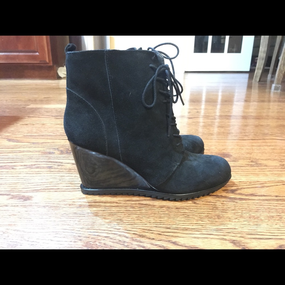 Kenneth Cole Reaction suede booties