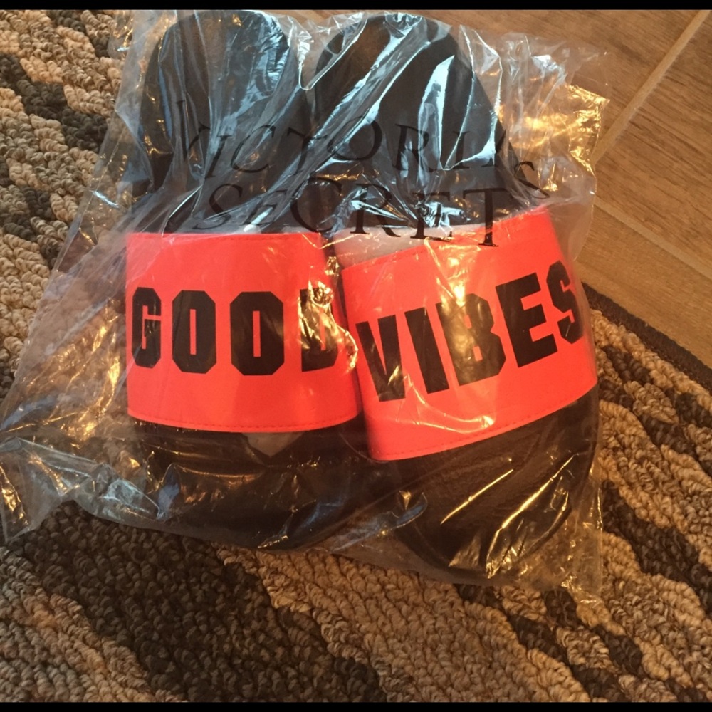 PINK Good Vibes Slides