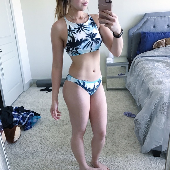 🎐Hawaiian Bikini Set 🎐 - Picture 3 of 5