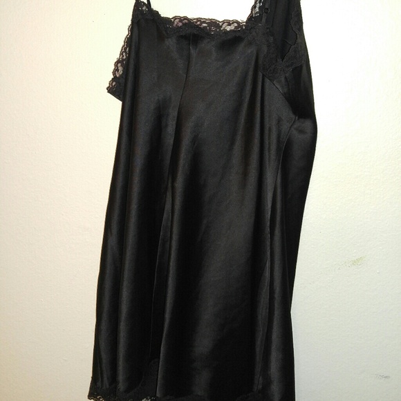Victoria's secret satin chemise - Picture 2 of 2
