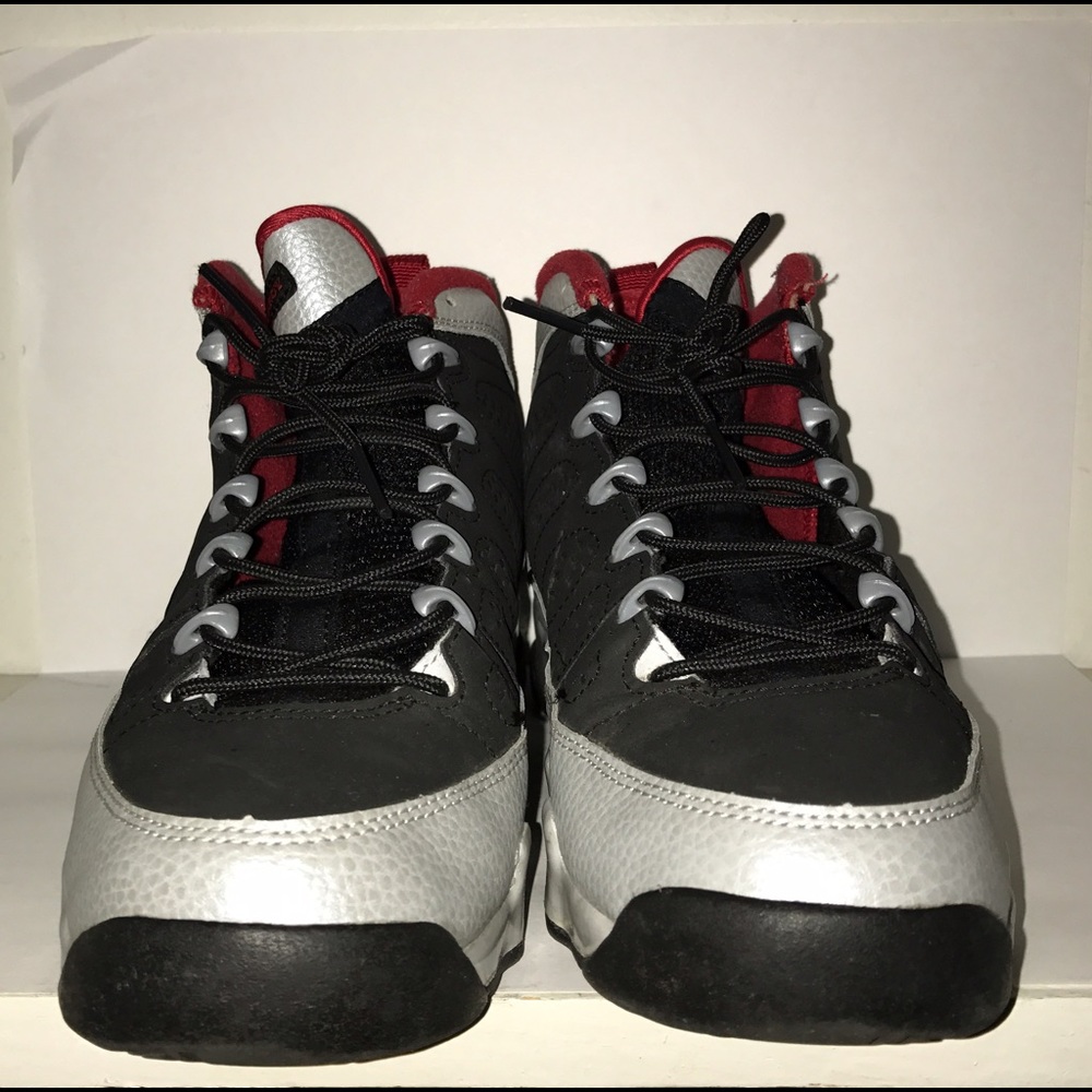 Jordan's Kilroys metallic platinum-gym red 7Y