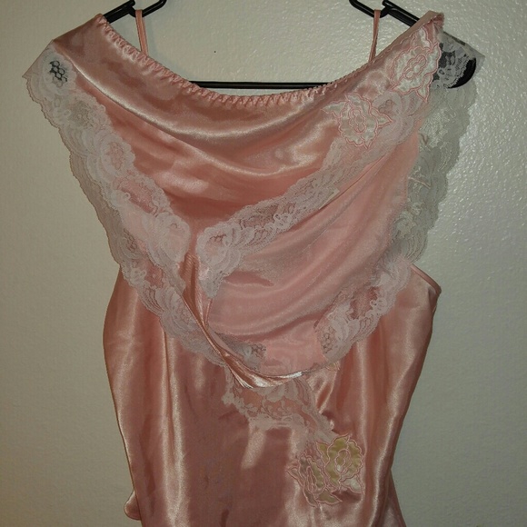 Vintage gold label victorias secret satin - Picture 4 of 4