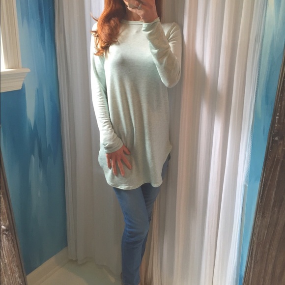 SALE ⬇️ Jade Long Sleeve Tee - Picture 2 of 4