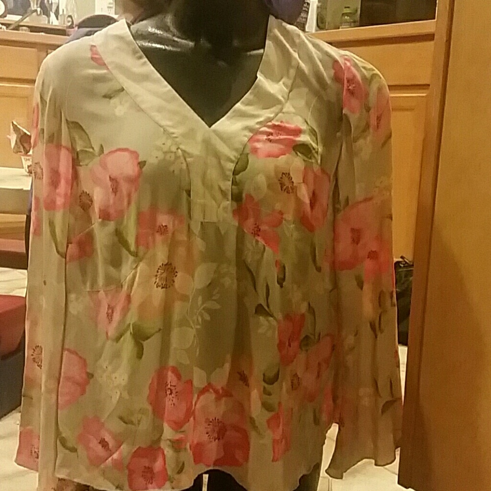Flowy 3/4 length sleeve blouse 14/16