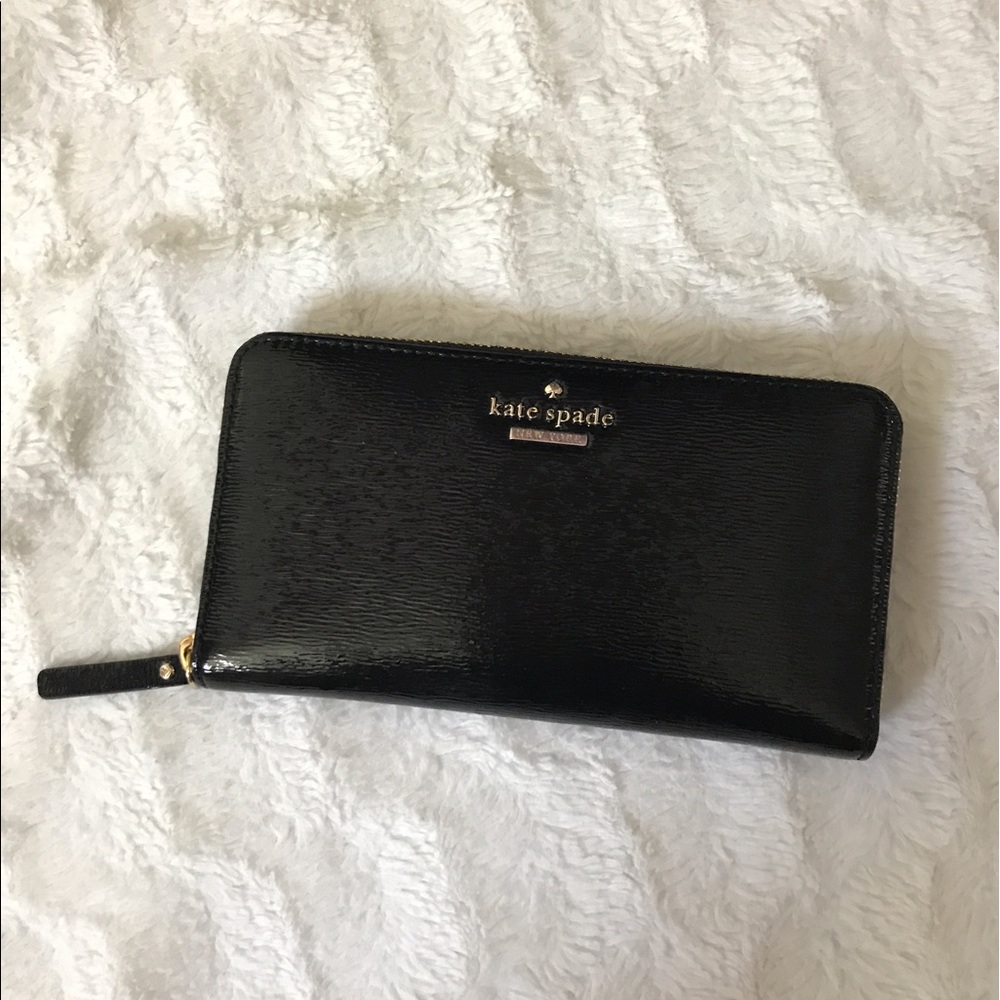 Kate Spade ♠️ Cedar Street Patent Lacey Wallet