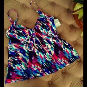 CURVE FLATTERING Tankini Top