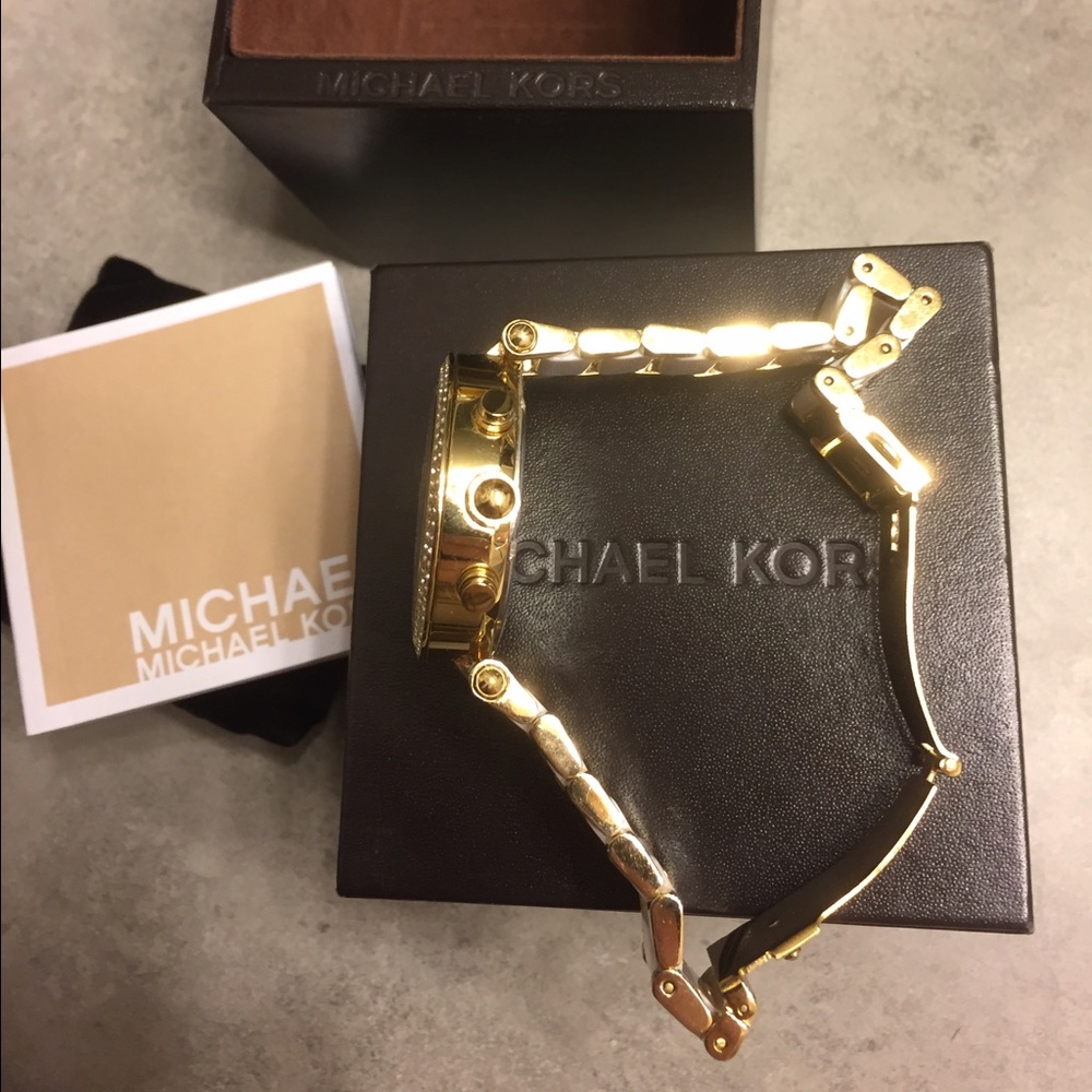 MK watch - Picture 2 of 3