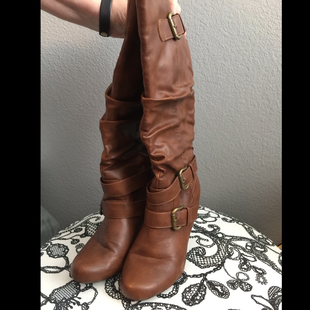 Slouchy heeled boots