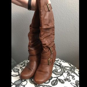 Slouchy heeled boots