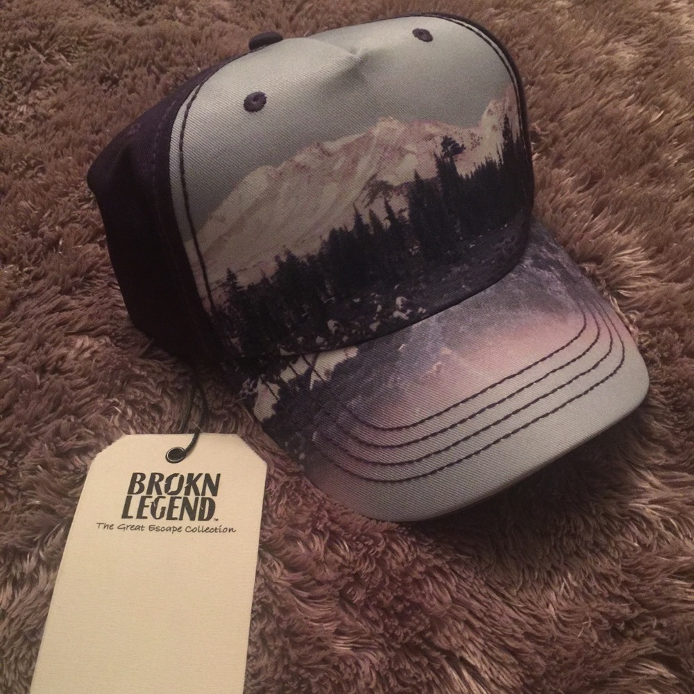 NWT Brokn Legend Hat