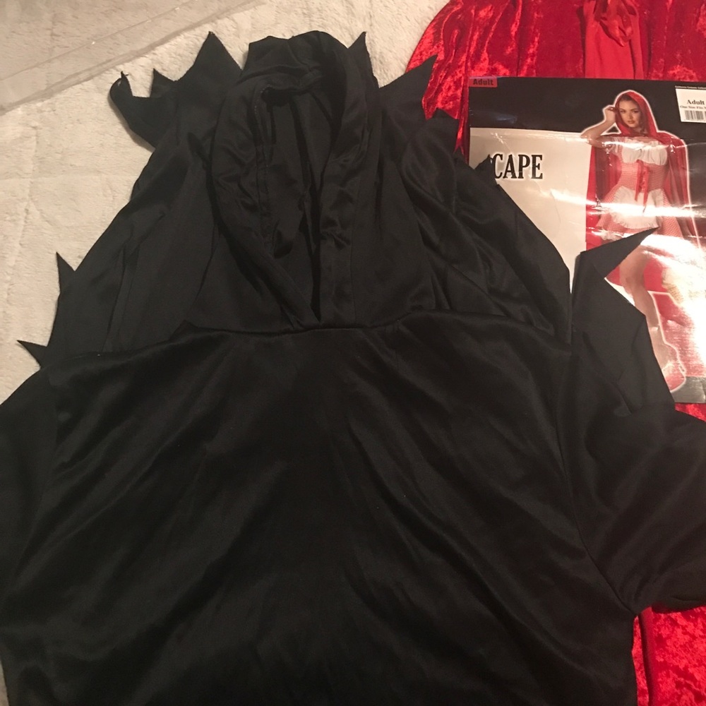 Adult Cape - Picture 3 of 3