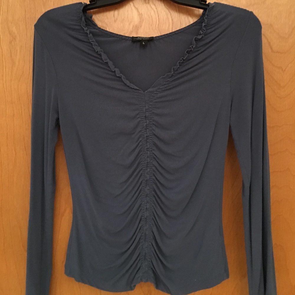 Super cute long sleeve shirt fits great