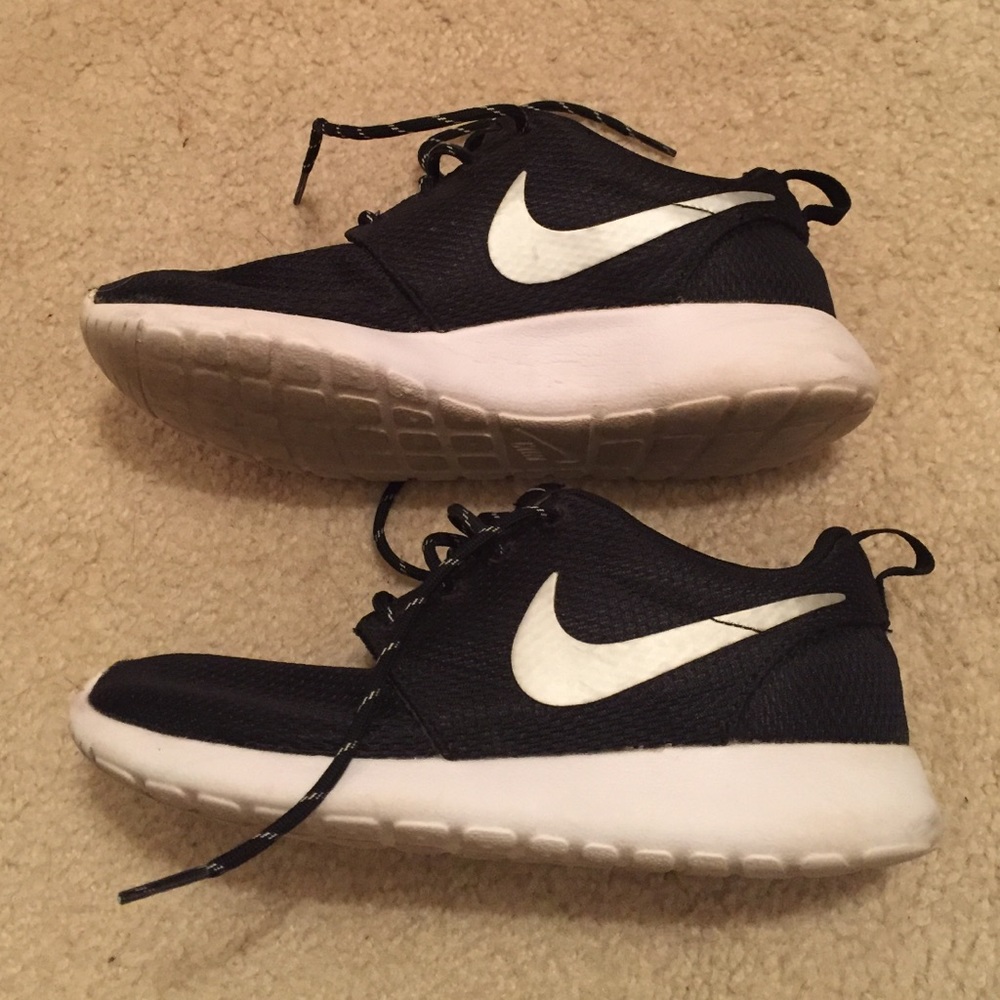 Nike Roshe Tennis Shoes