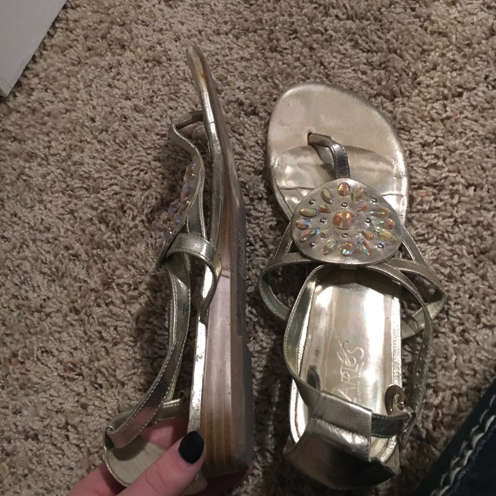 Sandals - Picture 3 of 4