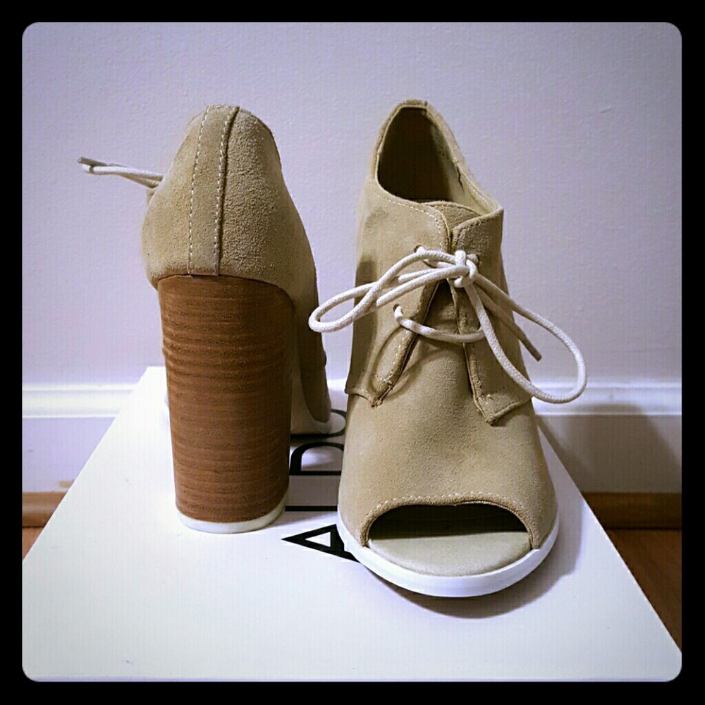 ALDO SIZE 7 HEELS