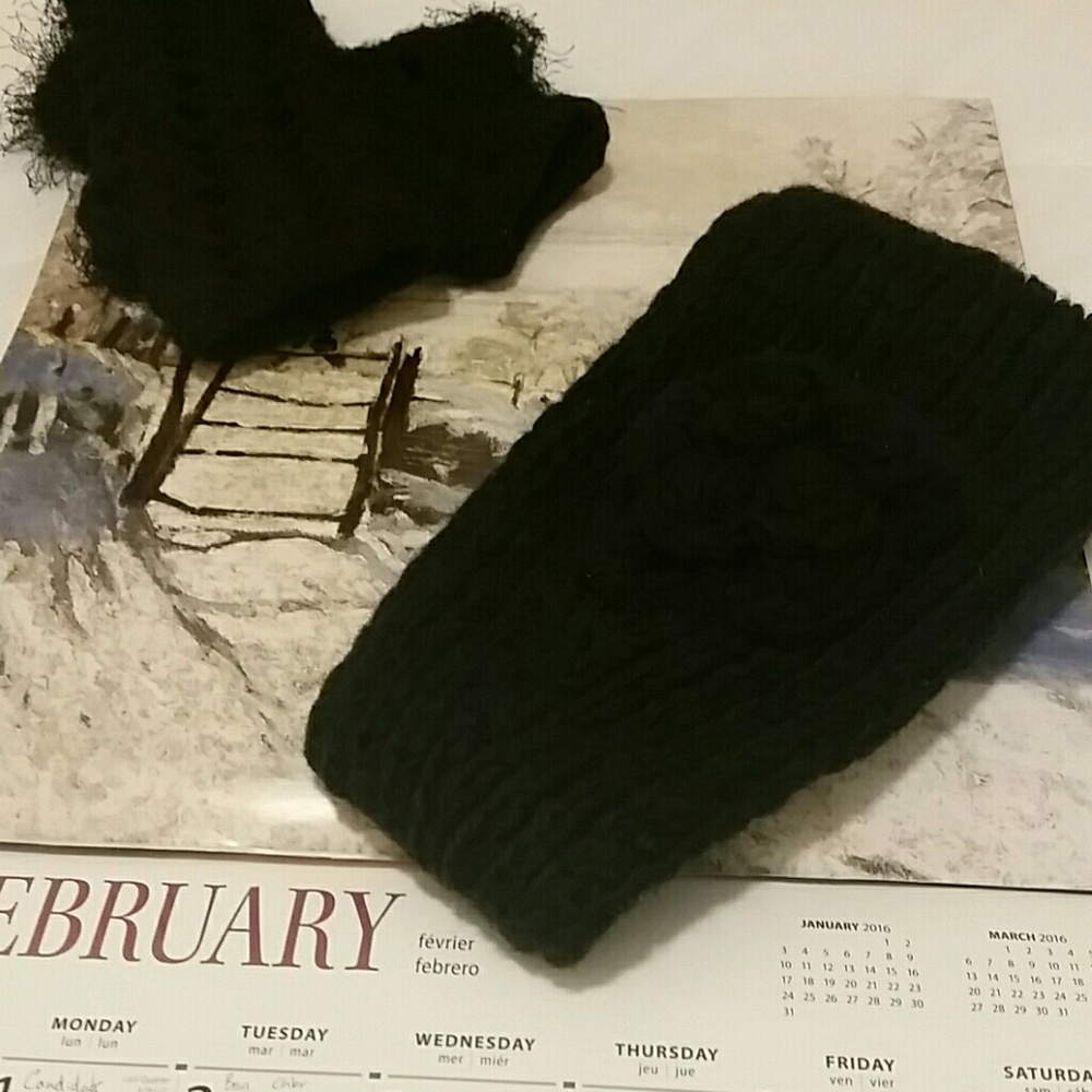 SOLD - Stylish Winter Earwarmer