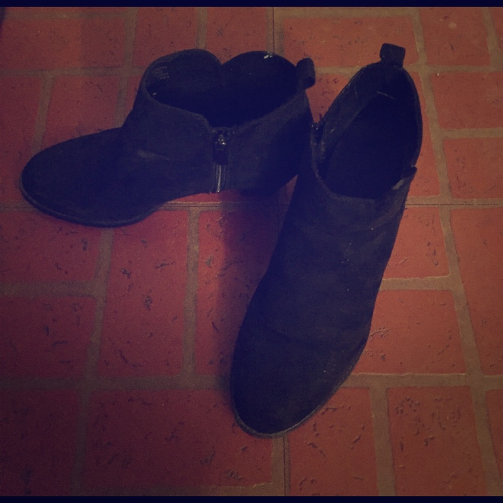 Black Bongo ankle boots