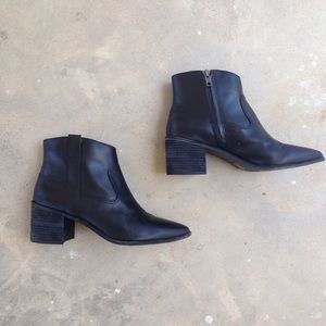 Madewell 'Lonnie' Leather Bootie in True Black