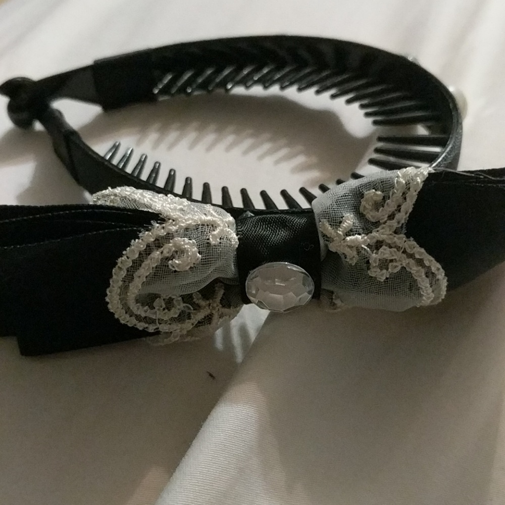 💙 Black bun accessory