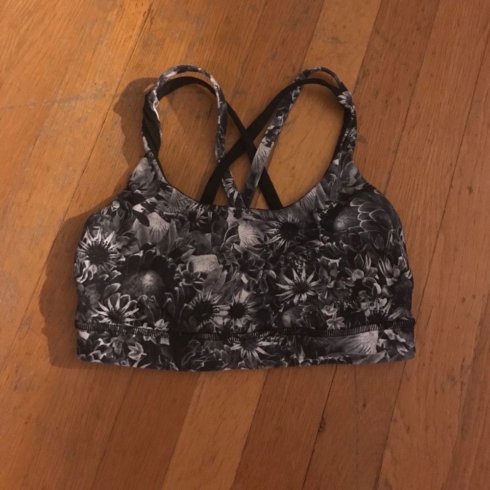 Lululemon strappy sports bra size 4