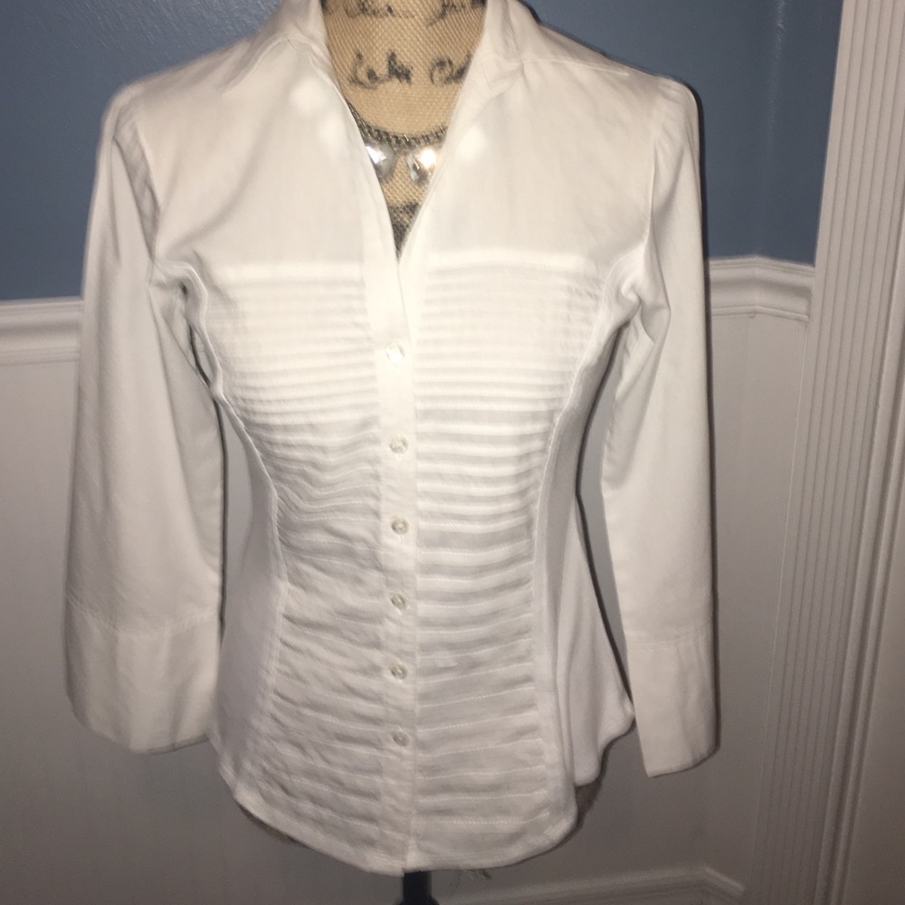 White tailored blouse with 3/4 sleeves