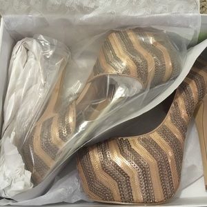 Never worn Steve Madden heels