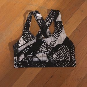 Lululemon sports bra size 4