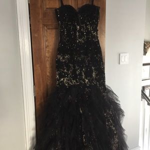 Beautiful Jovani dress size 4. Only worn once