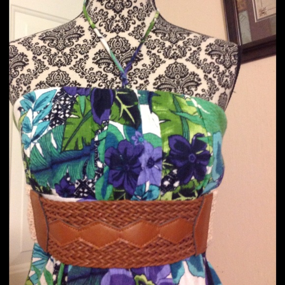 Beautiful Bongo Halter Top - Picture 2 of 4