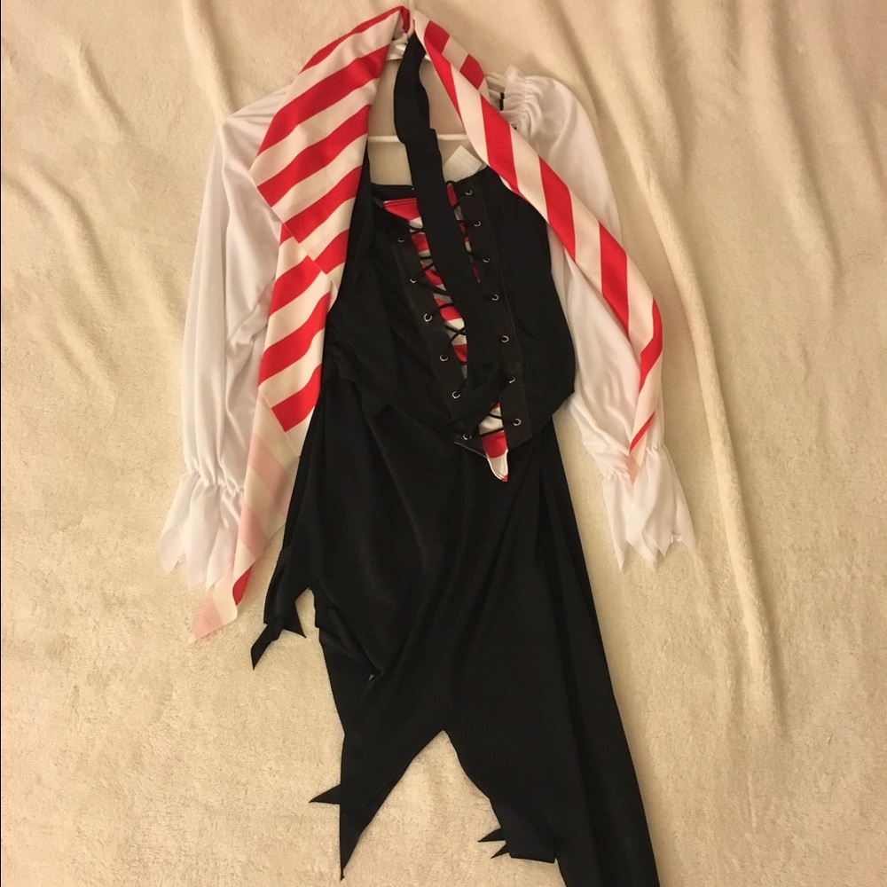 Halloween costume - women's pirate