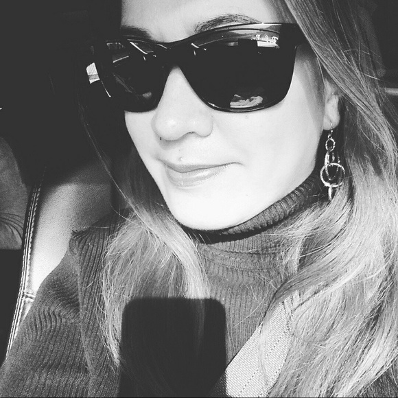 Meet your Posher, Leilani - Picture 2 of 2