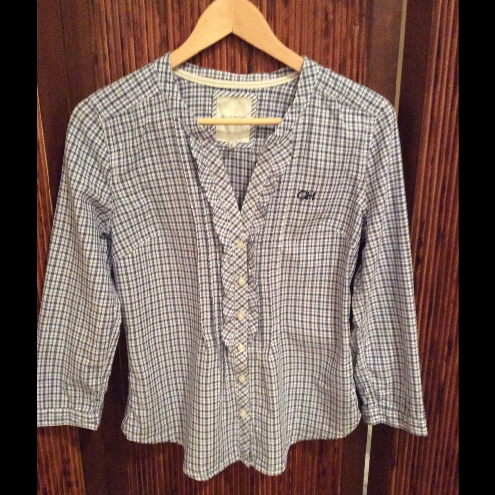 Gilly Hicks button down 3/4 length sleeve shirt.