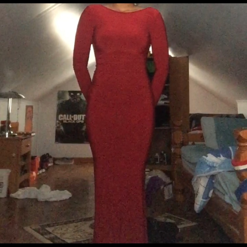 Red evening dress - Picture 2 of 3