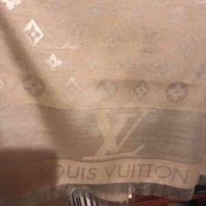 LV beautiful signature scarf