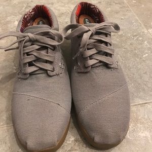 Men's size 9 TOMS Chukka grey shoes