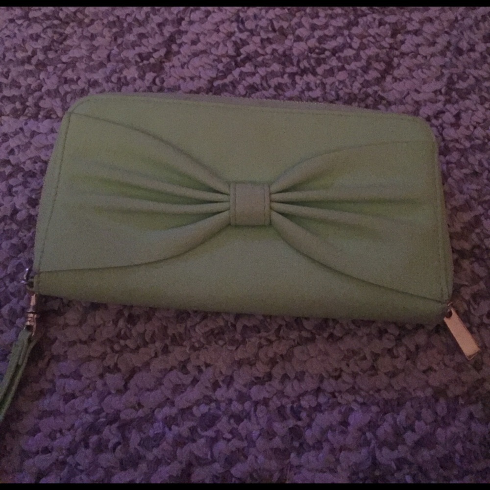Green bow wristlet wallet