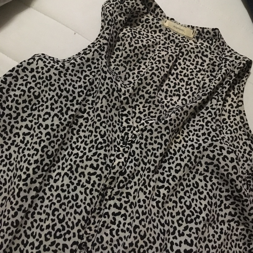 Sleeveless blouse