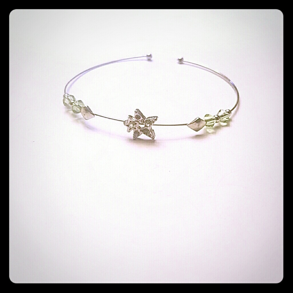 Star bangle with green and silver beads
