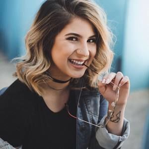 Meet your Posher, Juliana