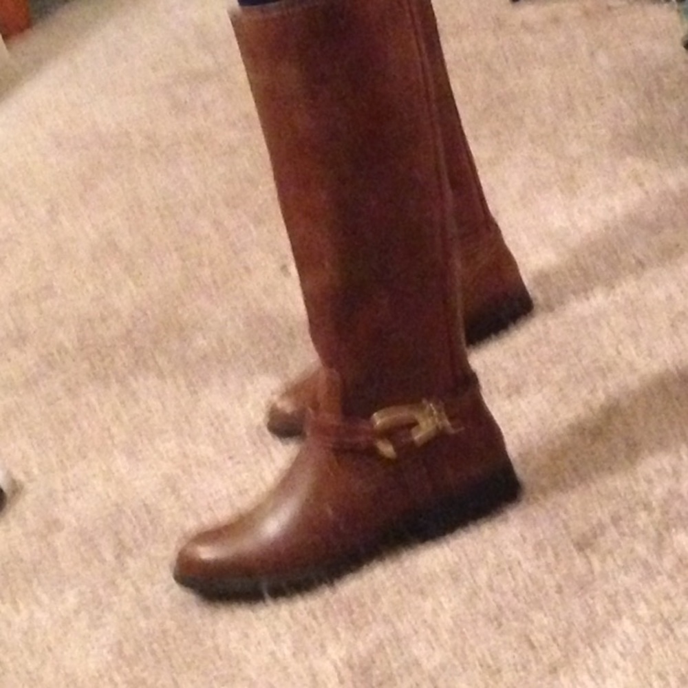 Never worn brown boots