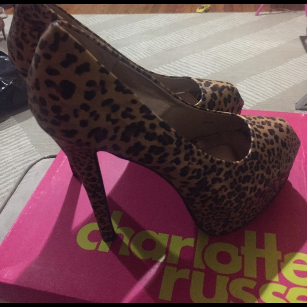 Charlotte Russe Tatum heel gold leopard