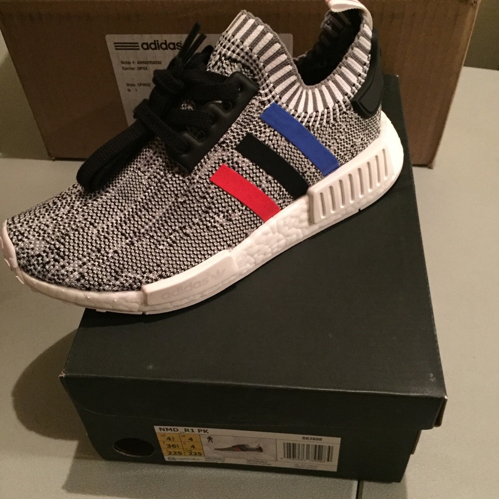 🚫SOLD🚫Adidas women NMD_R1 Primeknit Tri-color